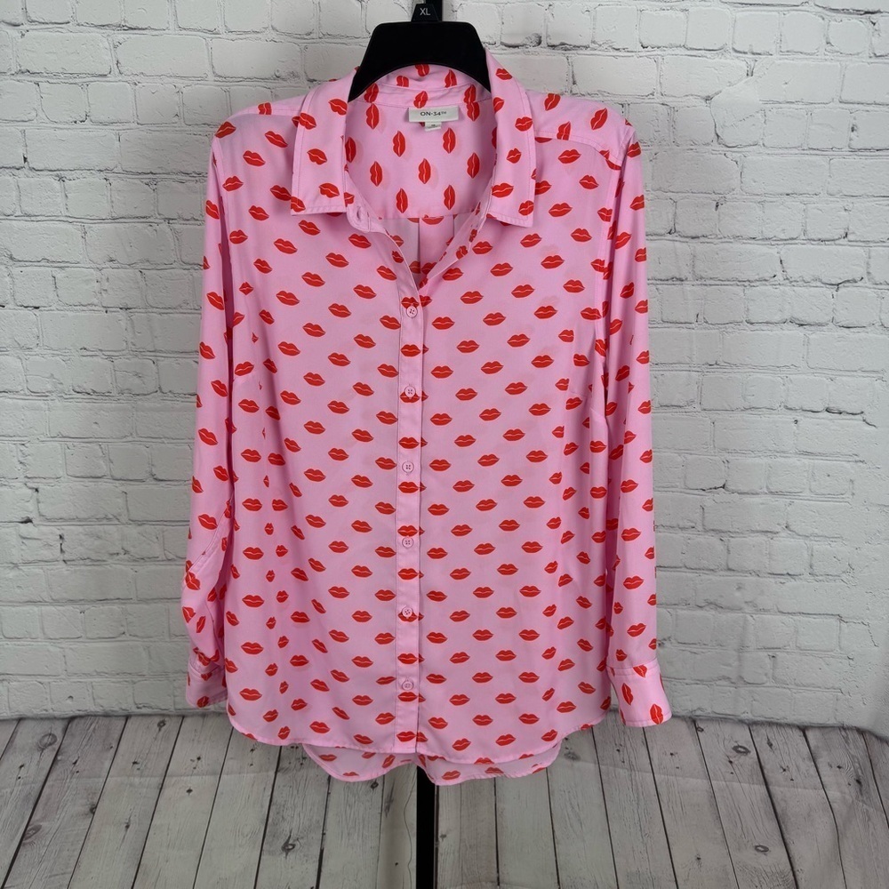 On 34th Lips Kim Printed Button Up Blouse Size 1X